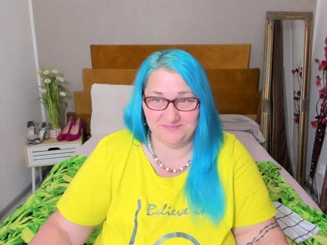 BlondyBigBoobs live webcam show