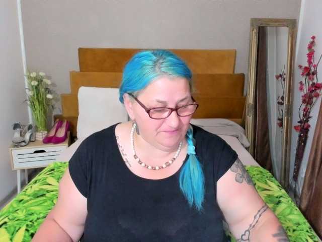 BlondyBigBoobs