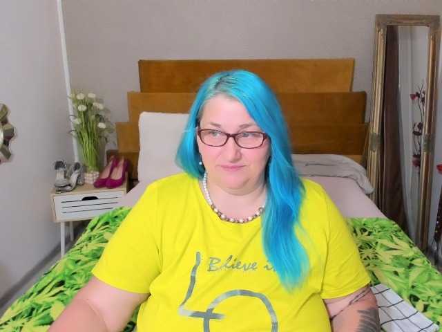 BlondyBigBoobs live webcam show