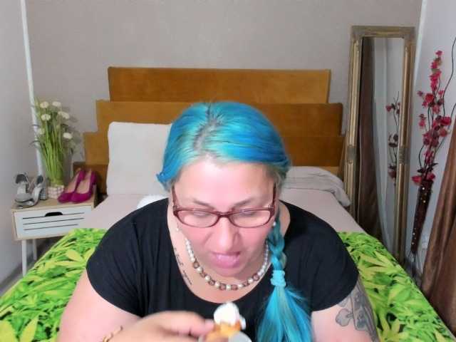 SweetBoobsM live webcam show