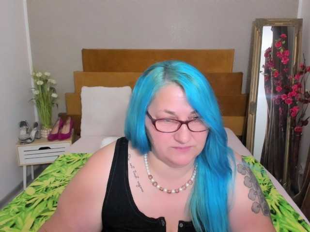 BlondyBigBoobs live webcam show