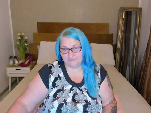 BlondyBigBoobs