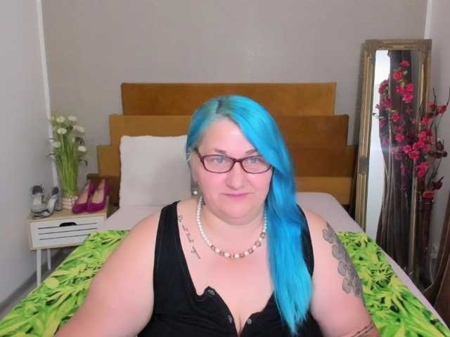 BlondyBigBoobs live webcam show