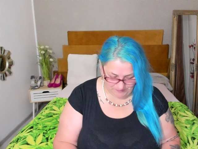 SweetBoobsM live webcam show
