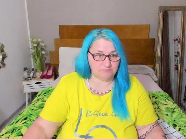 BlondyBigBoobs live webcam show