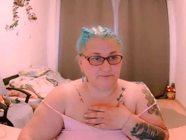 BlondyBigBoobs