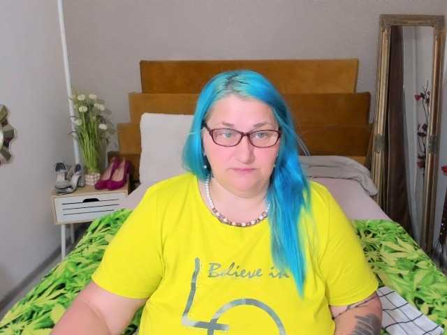 BlondyBigBoobs live webcam show