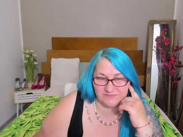 BlondyBigBoobs live webcam show