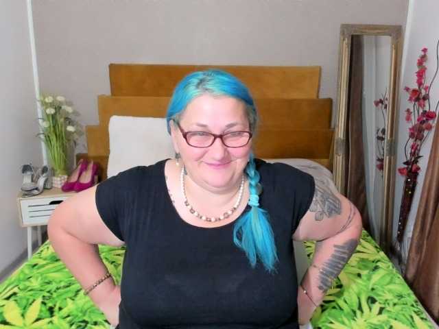 SweetBoobsM live webcam show