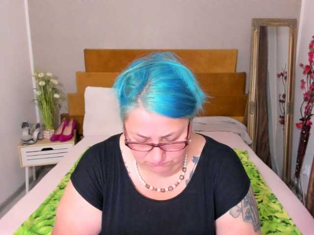 SweetBoobsM live webcam show