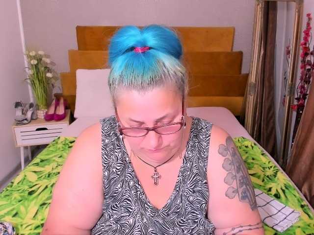 BlondyBigBoobs