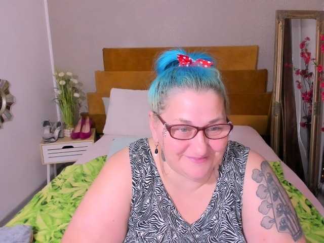 BlondyBigBoobs