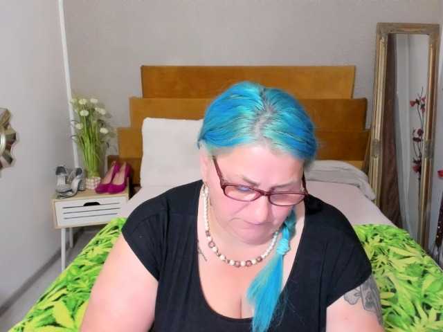 BlondyBigBoobs
