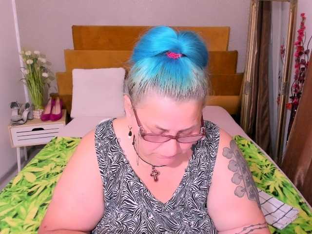 BlondyBigBoobs