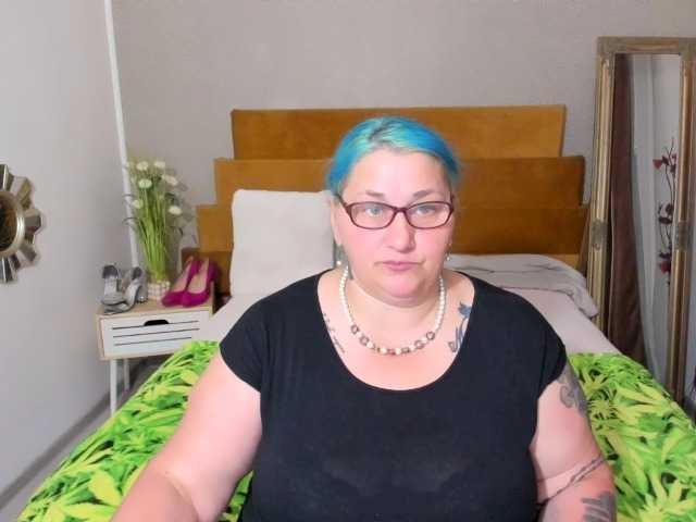 BlondyBigBoobs