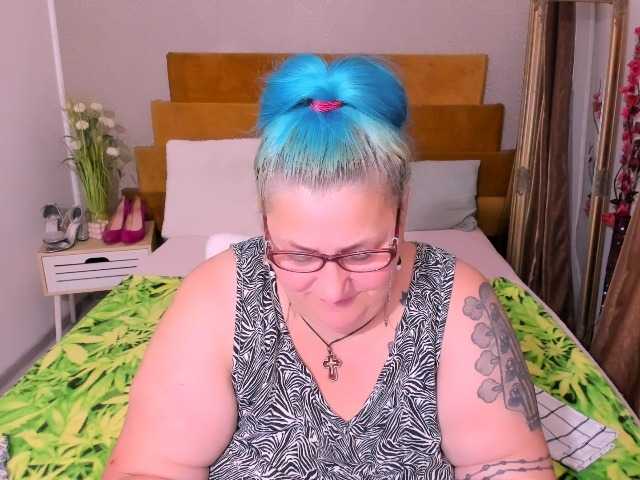 BlondyBigBoobs