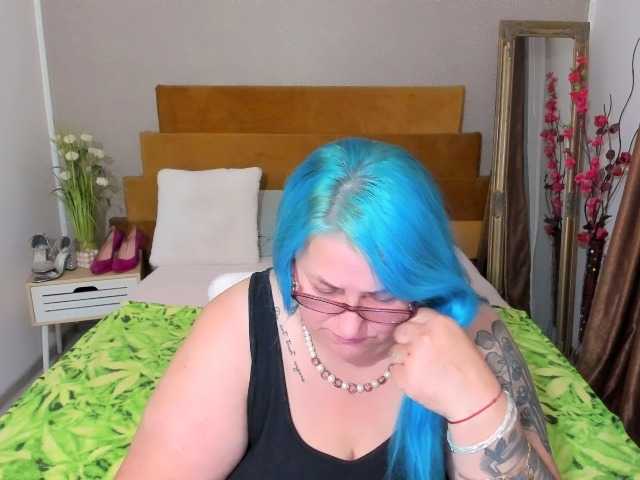 BlondyBigBoobs live webcam show