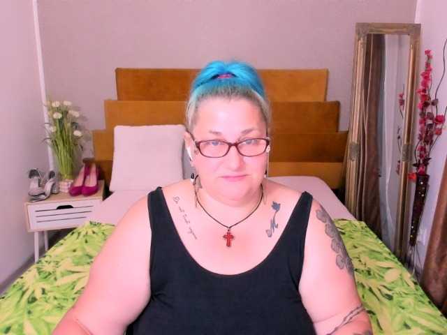 BlondyBigBoobs