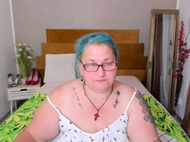 BlondyBigBoobs