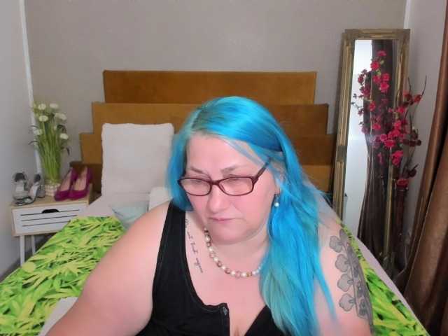 BlondyBigBoobs live webcam show