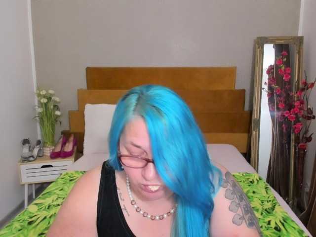 BlondyBigBoobs live webcam show