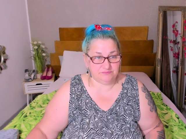 BlondyBigBoobs