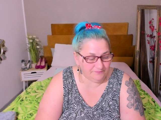 SweetBoobsM live webcam show