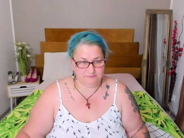 BlondyBigBoobs