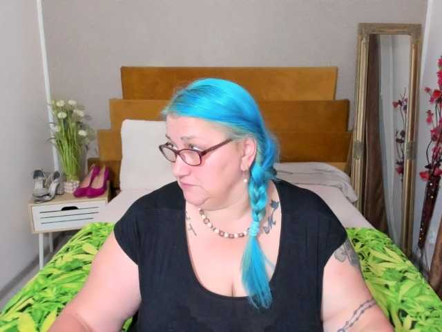 SweetBoobsM live webcam show
