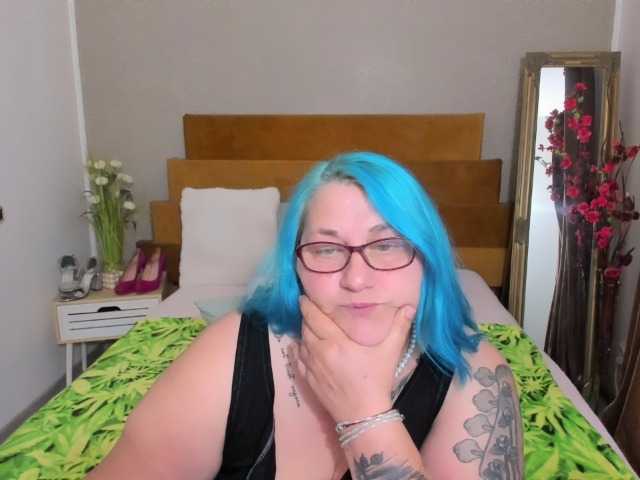 BlondyBigBoobs live webcam show