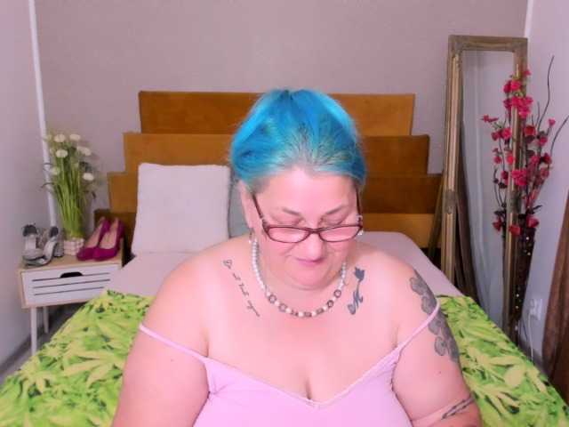 SweetBoobsM live webcam show