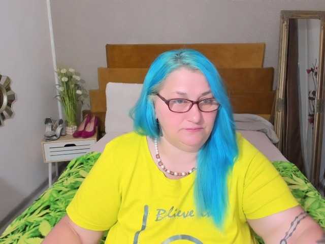 BlondyBigBoobs live webcam show