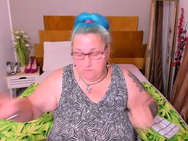 BlondyBigBoobs