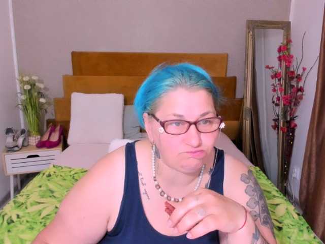 SweetBoobsM live webcam show