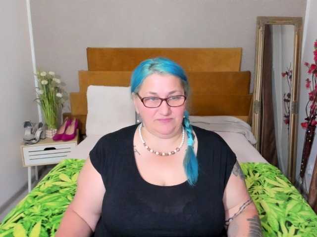BlondyBigBoobs