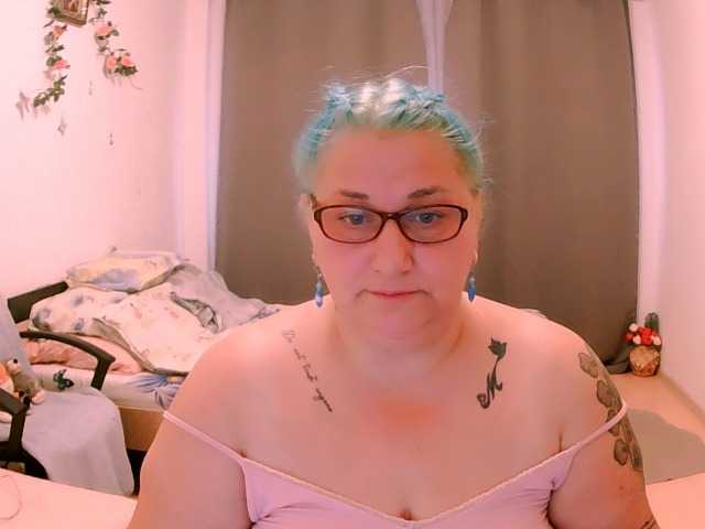 BlondyBigBoobs