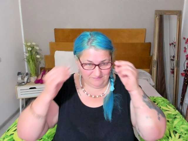 BlondyBigBoobs