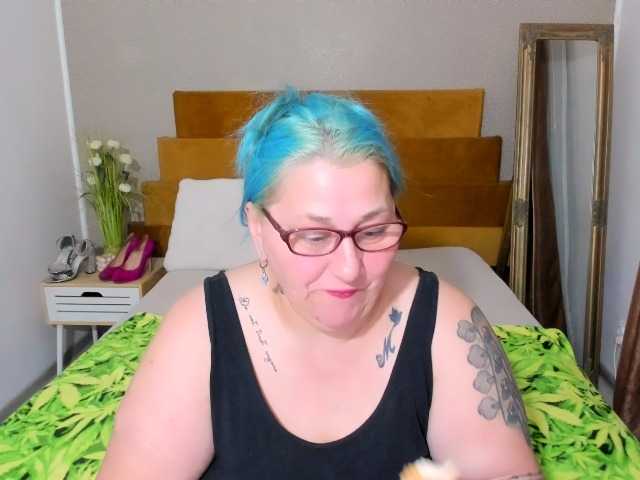 BlondyBigBoobs