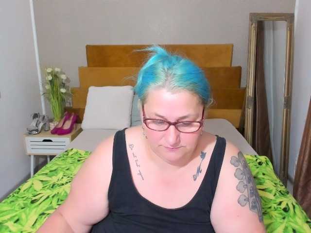 BlondyBigBoobs