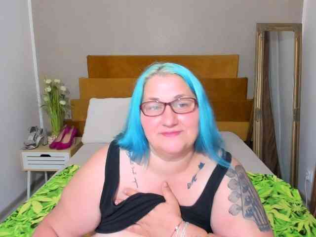 SweetBoobsM webcam