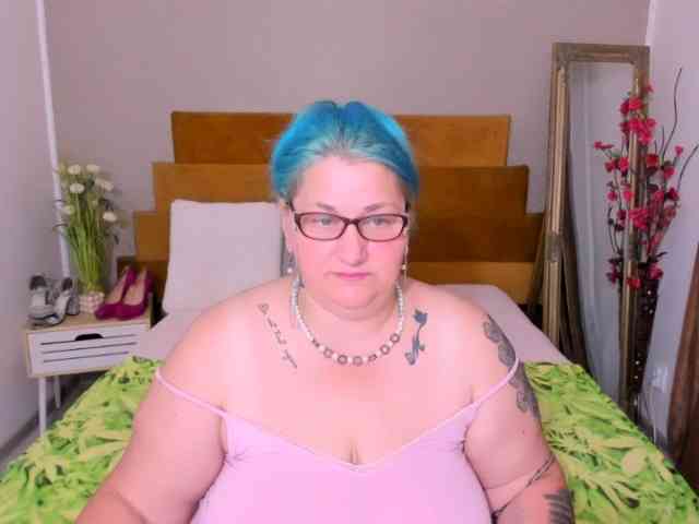 SweetBoobsM webcam