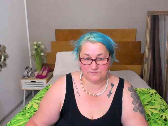 SweetBoobsM webcam