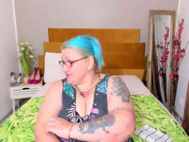 SweetBoobsM webcam