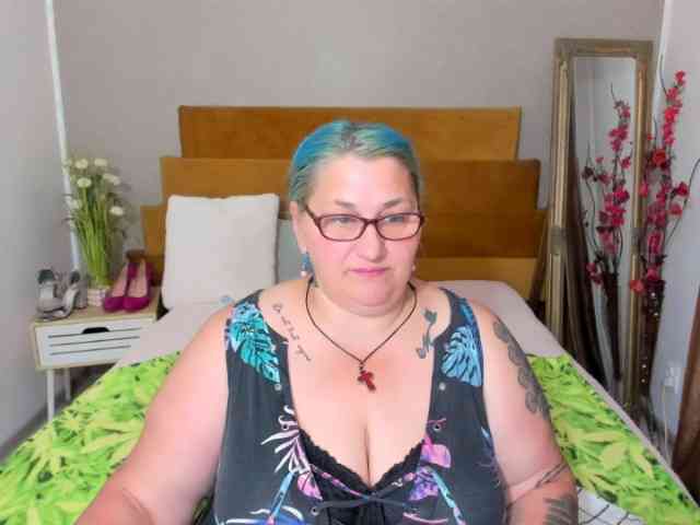 SweetBoobsM webcam