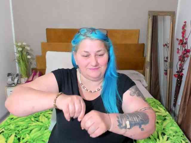 SweetBoobsM webcam