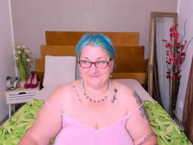 SweetBoobsM webcam