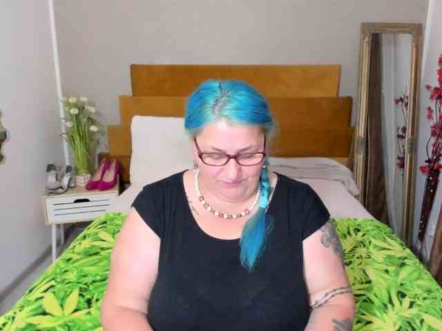 SweetBoobsM webcam