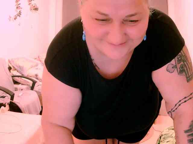 BlondyBigBoobs