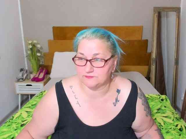 SweetBoobsM webcam