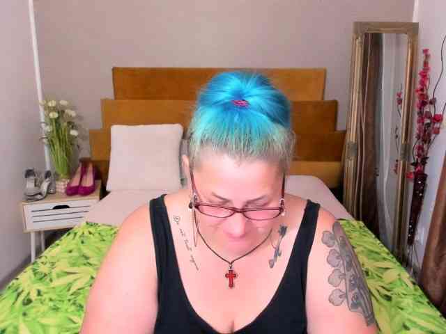 SweetBoobsM webcam